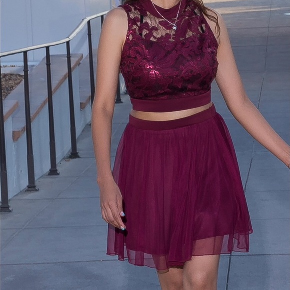 BURGUNDY TWO PIECES FORMAL DRESS - Picture 8 of 8